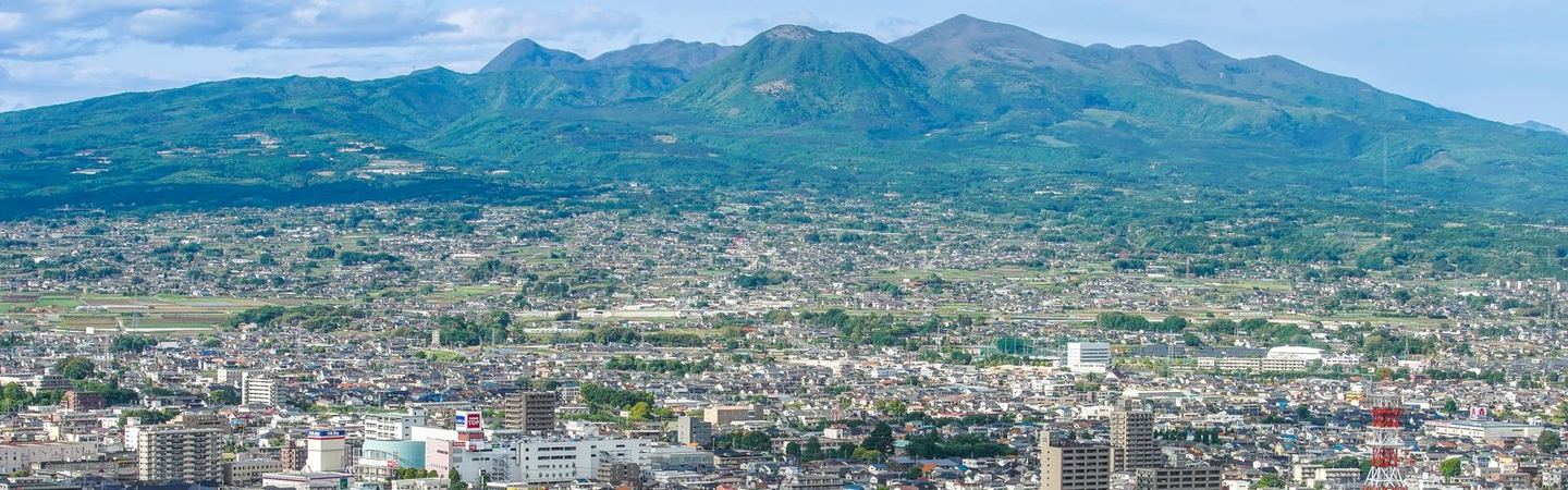 群馬県庁から見た前橋の市街地と赤城山
